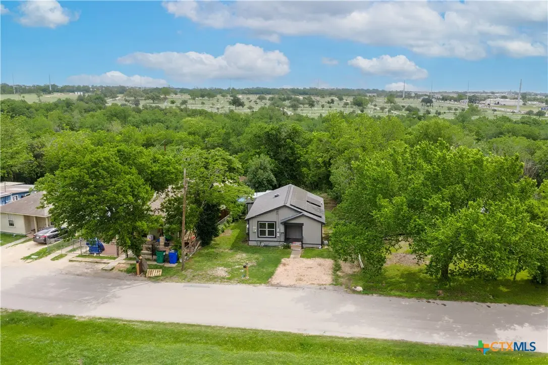 604 Burkett St, Taylor, TX 76574 - #1