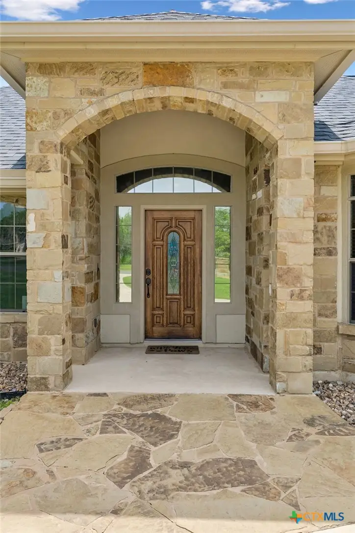 107 Oakview Drive, Floresville, TX 78114 - #2