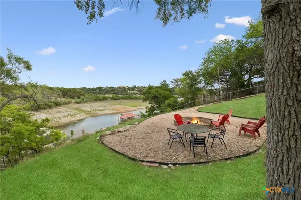 25420 Cove Drive, Spicewood, TX 78669