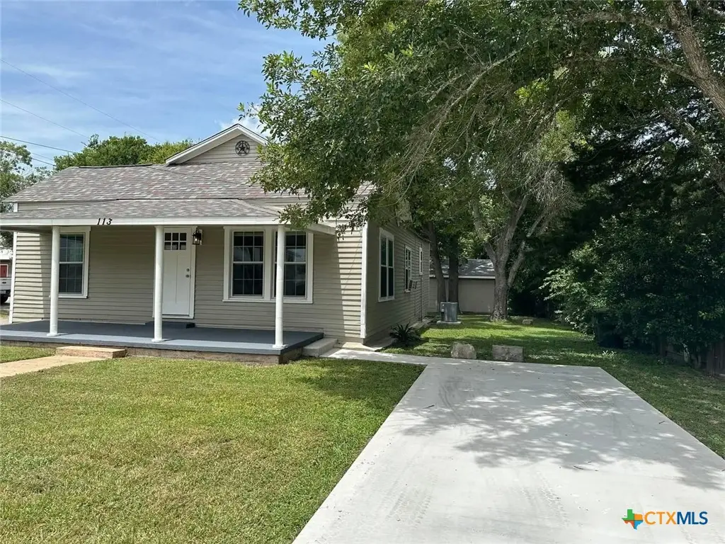 113 N Middle Street, Flatonia, TX 78941 - #1
