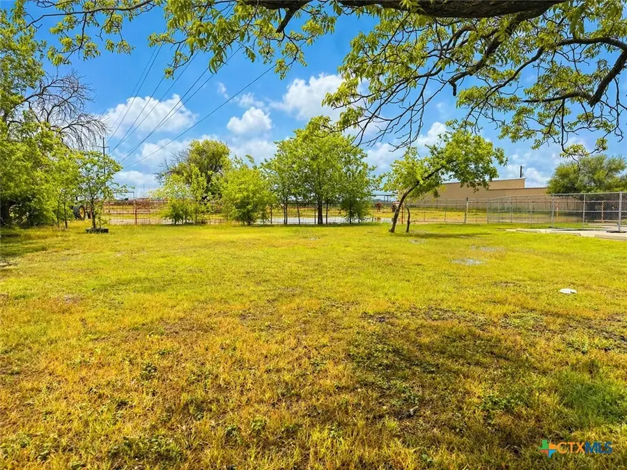 517 Center St, Marion, TX 78124 - #3