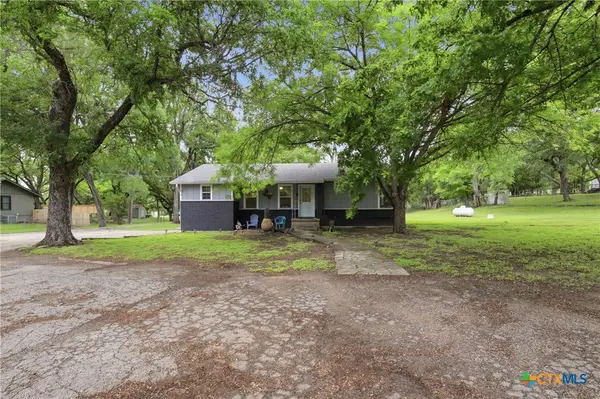 1402 S Howe Street, Lampasas, TX 76550