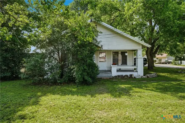 1006 N Fannin Avenue, Cameron, TX 76520