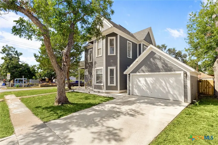 400 N Bowie Street, Seguin, TX 78155 - #2