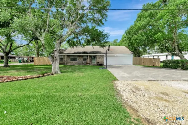 1002 S 2nd Street, Ganado, TX 77962