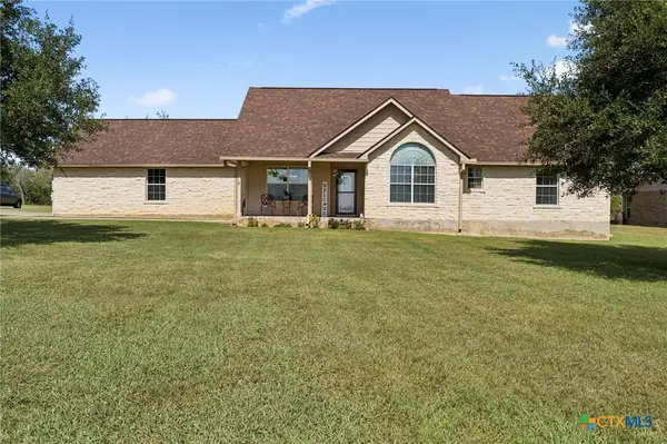 175 Creekwood Drive, Gonzales, TX 78629