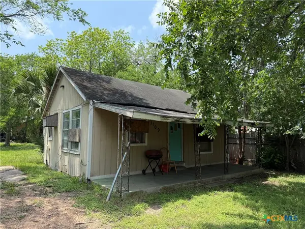 1109 E Power Avenue, Victoria, TX 77901
