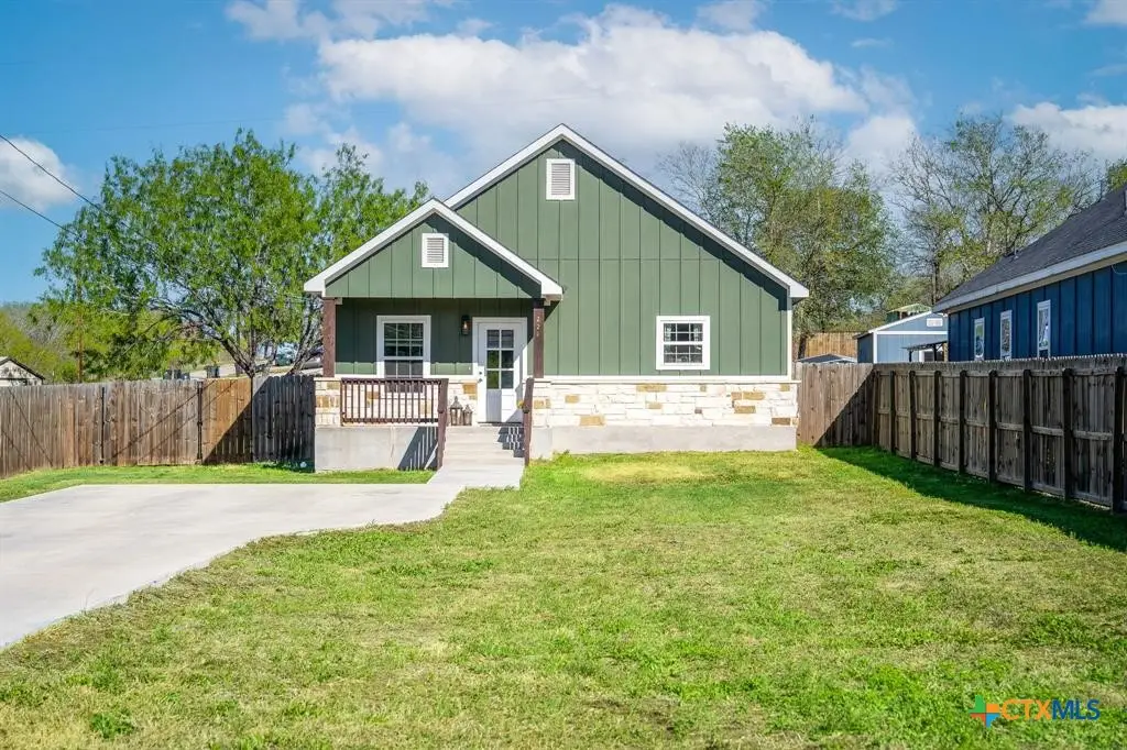 224 Spruce Avenue, Luling, TX 78648 - #1