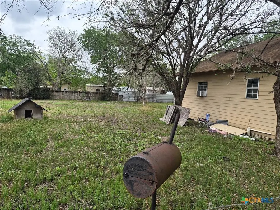 706 Mathew, Yoakum, TX 77995 - #2