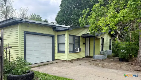 1604 E Mistletoe Avenue, Victoria, TX 77901