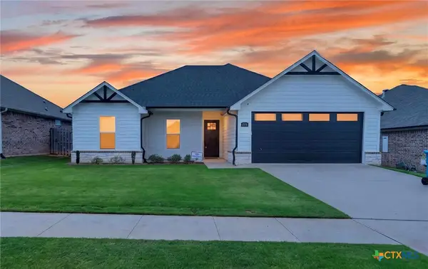 1704 Forestdale Boulevard, Whitehouse, TX 75791