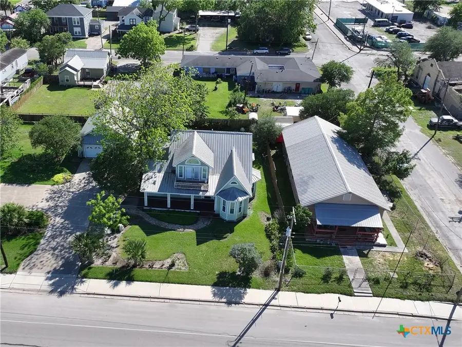 207 S Commerce Street, Port Lavaca, TX 77979 - #2