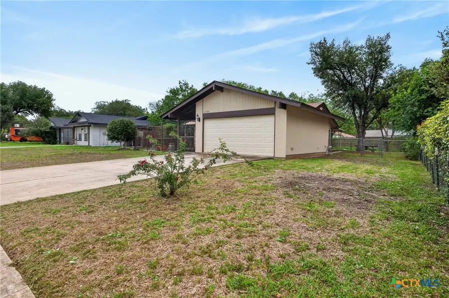5250 Round Table Drive, San Antonio, TX 78218 - #2