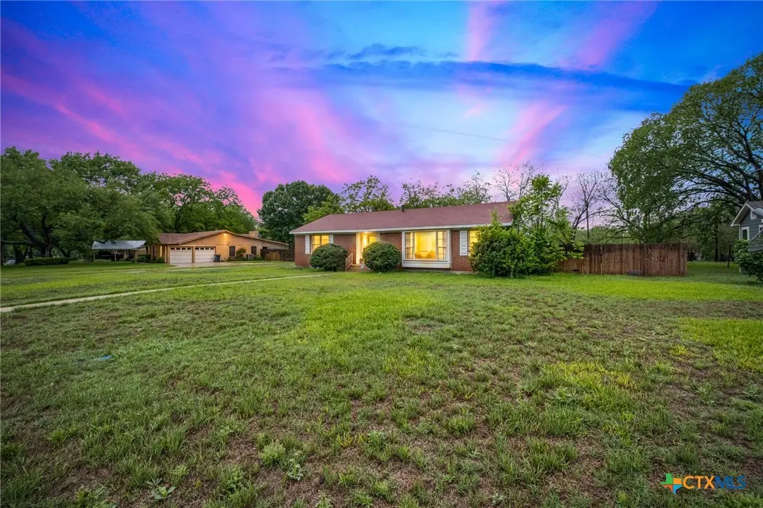 908 S Laurel Avenue, Luling, TX 78648 - #1