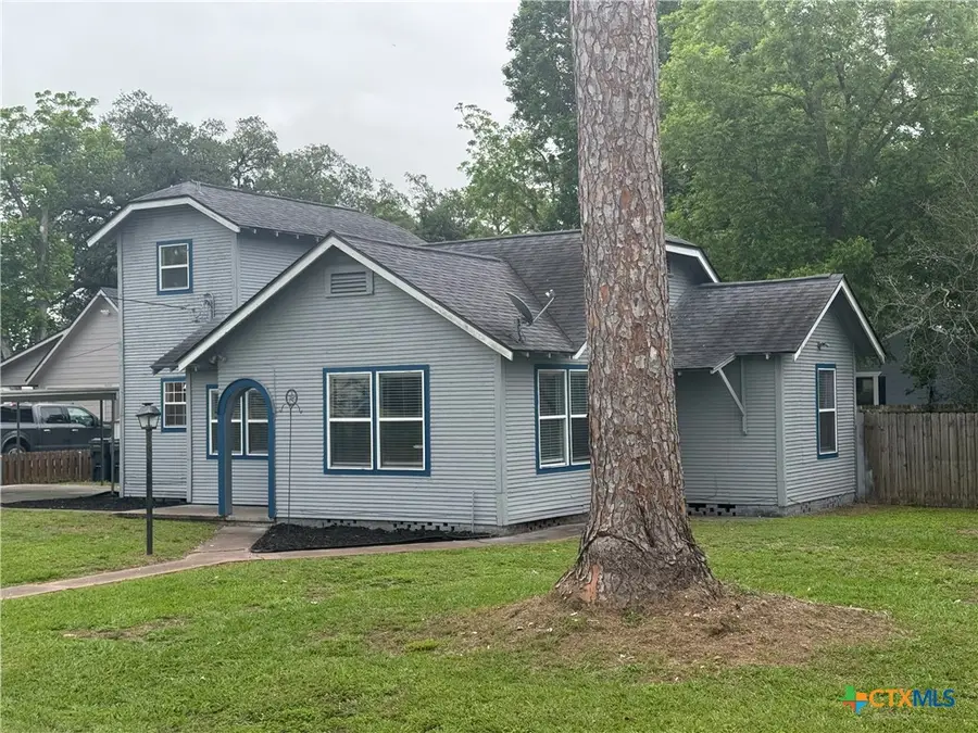 105 W Brackenridge Street, Edna, TX 77957 - #3