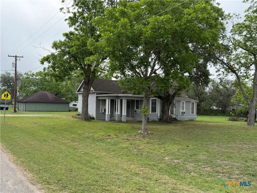 239 W High Street, Goliad, TX 77963 - #1