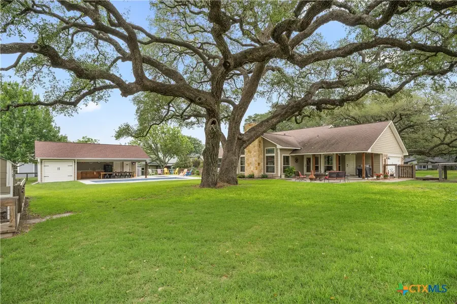 618 S Hudson Street, Flatonia, TX 78941 - #2