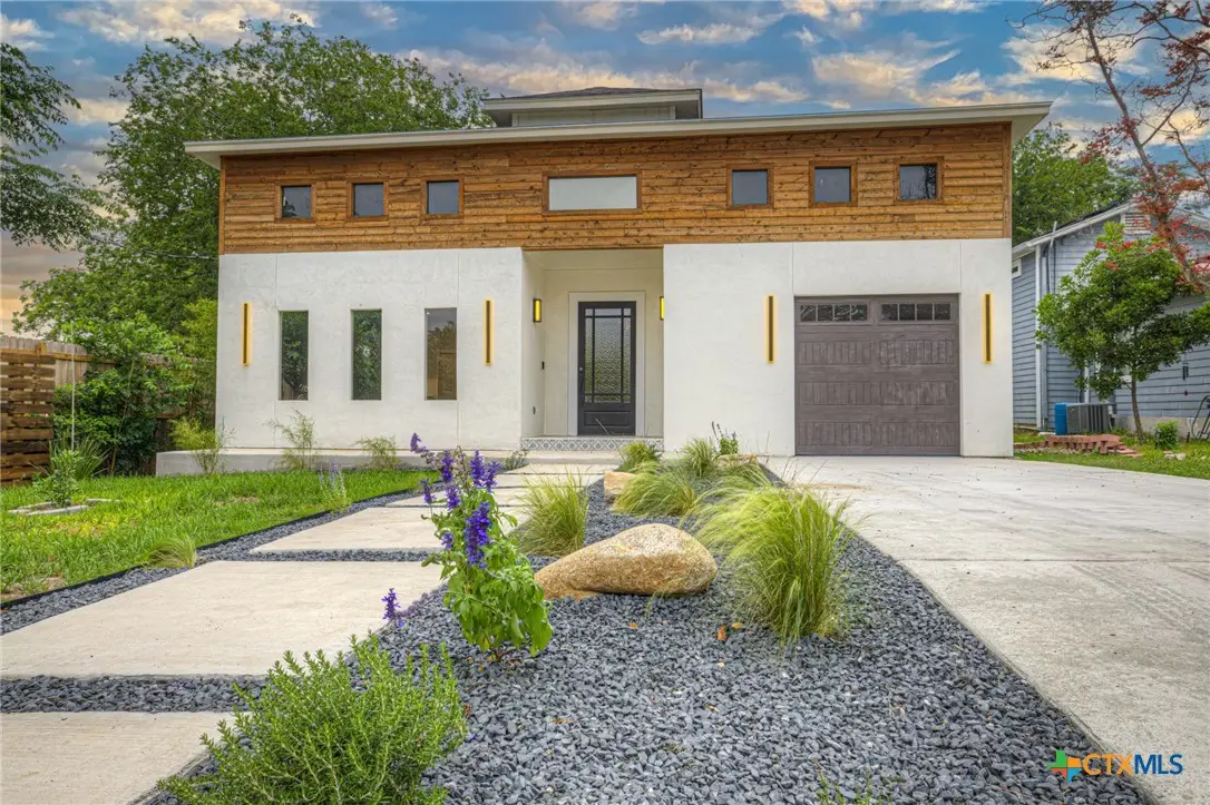 455 S Hackberry Avenue, New Braunfels, TX 78130 - #1