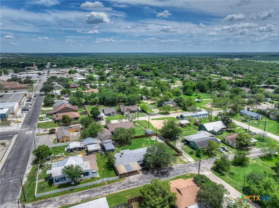 1006 Pecan Street, Floresville, TX 78114 - #2