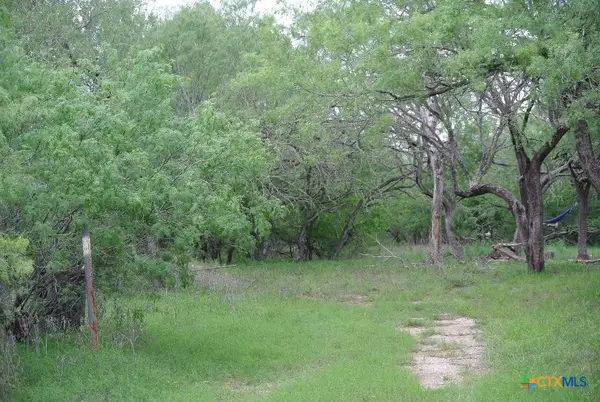 185 Campobella Lane, Kingsbury, TX 78638