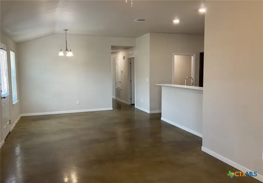 310 Lowes Boulevard, Killeen, TX 76542 - #2