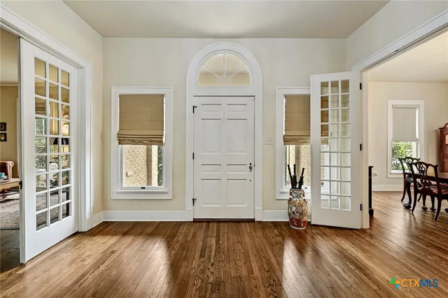 403 E Bowie Street, Luling, TX 78648 - #3
