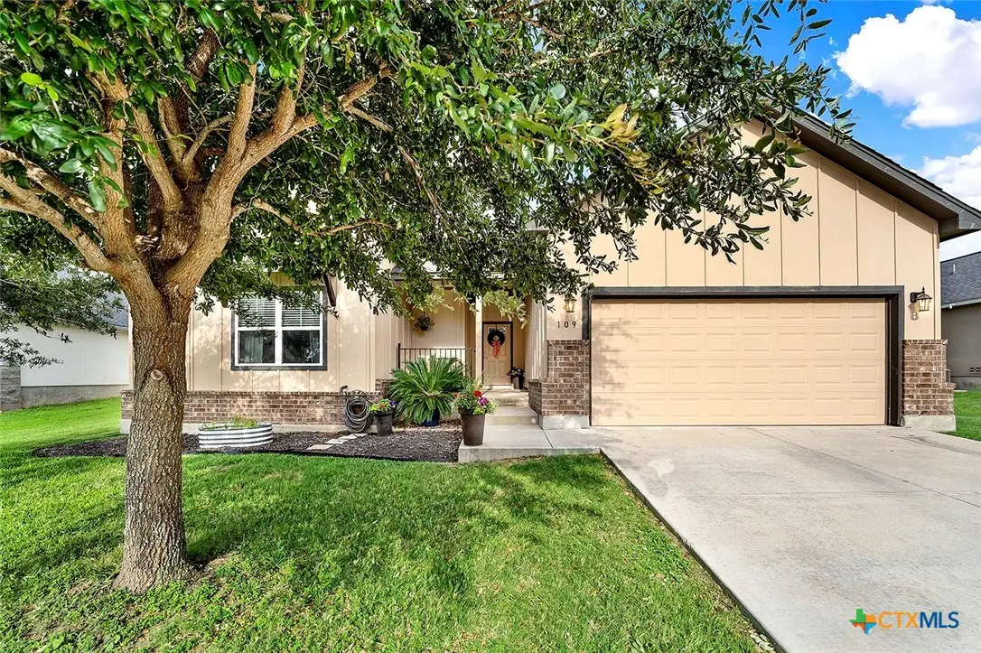 109 Grandview, Floresville, TX 78114 - #1
