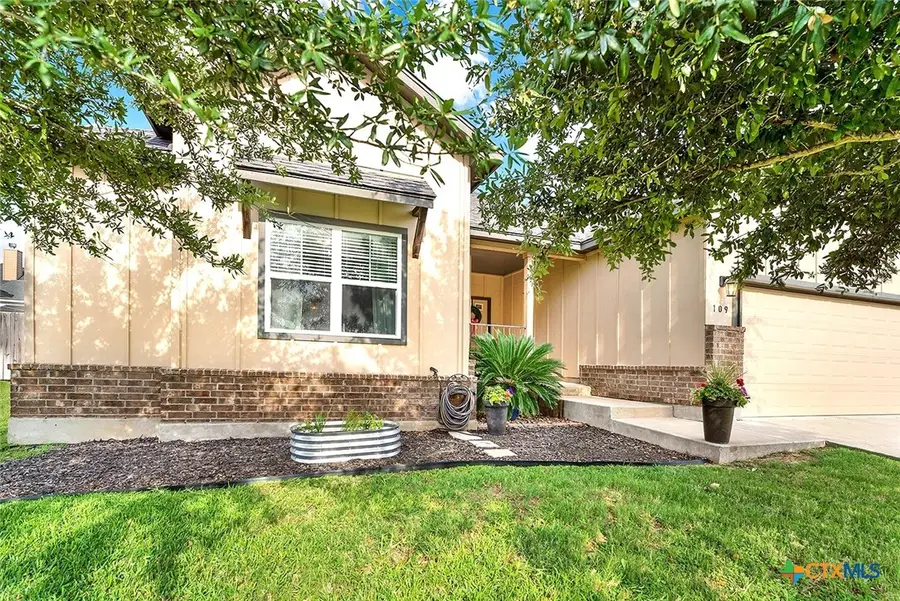 109 Grandview, Floresville, TX 78114 - #3