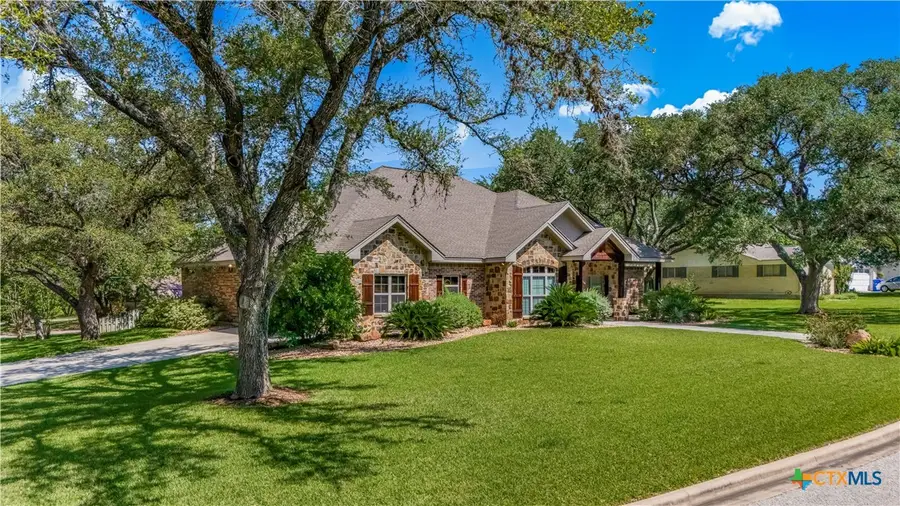 104 Trinity Street, Yoakum, TX 77995 - #3