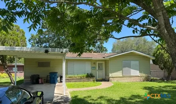 208 Bowie Street, Port Lavaca, TX 77979