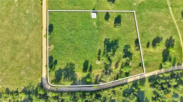 1007 County Road 380, Hallettsville, TX 77964