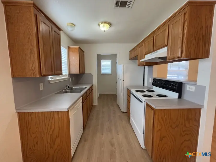 202 W Truman Avenue, Copperas Cove, TX 76522 - #3