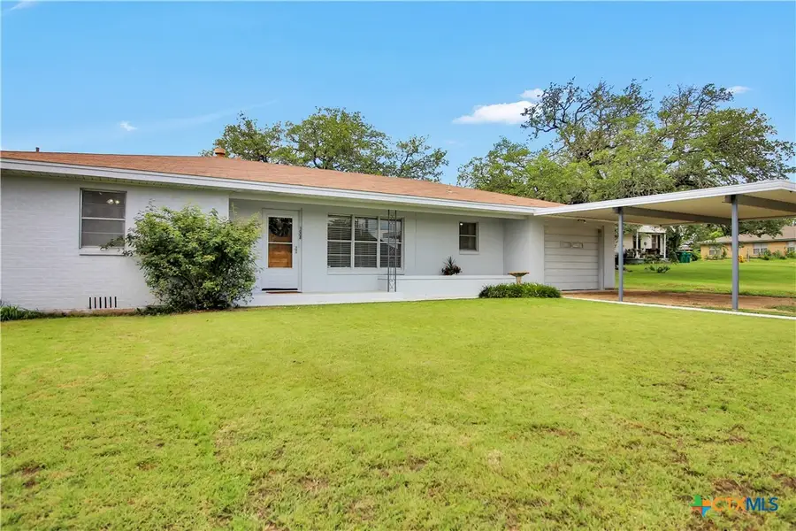 1008 W Avenue D, Belton, TX 76513 - #3