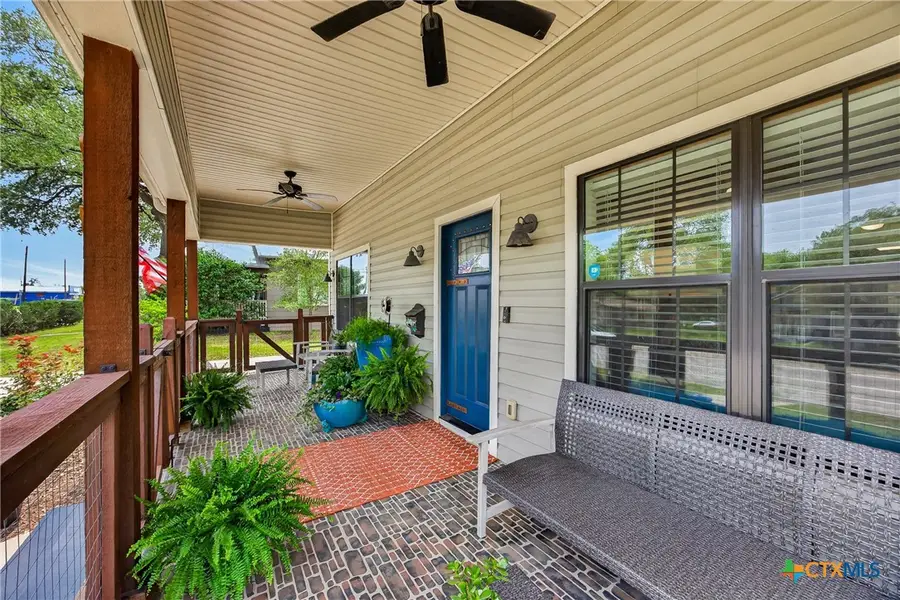217 N Walnut Avenue, Luling, TX 78648 - #3