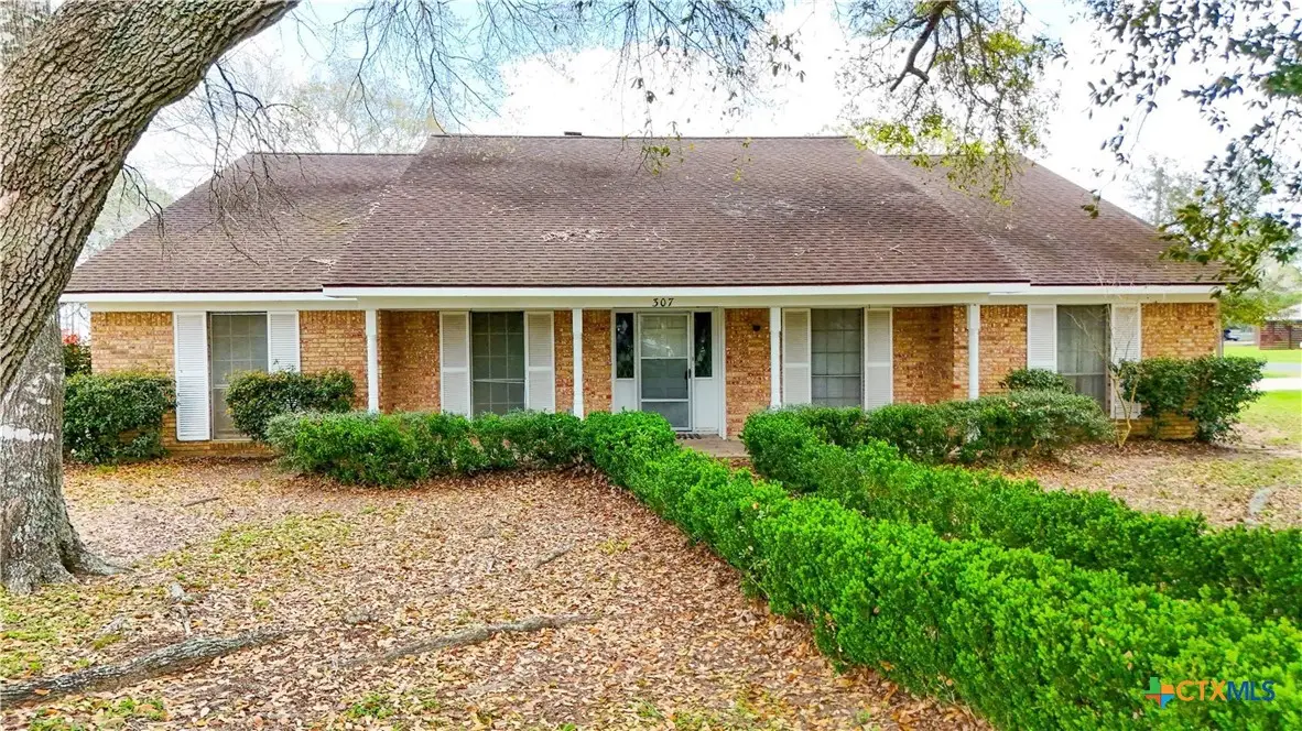 307 S Market Street, Louise, TX 77455 - #1