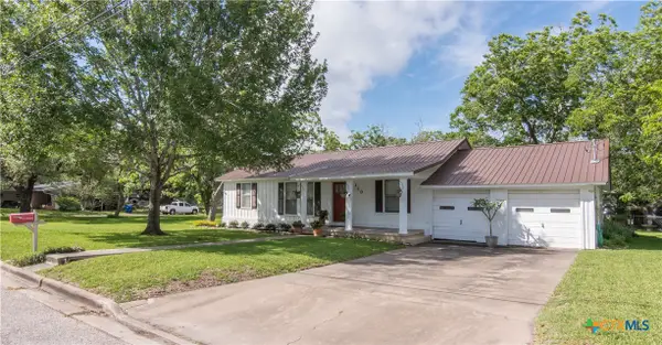 110 Walnut Street, Yoakum, TX 77995