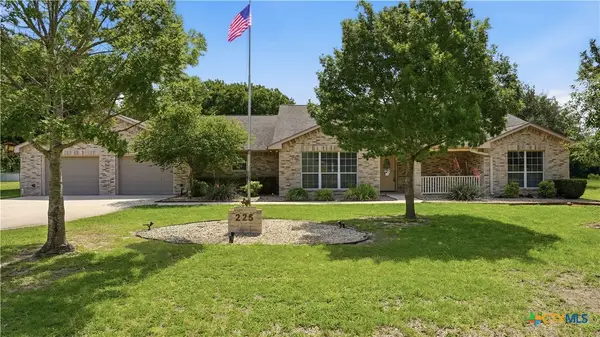 225 Deerslayer Drive, Seguin, TX 78155