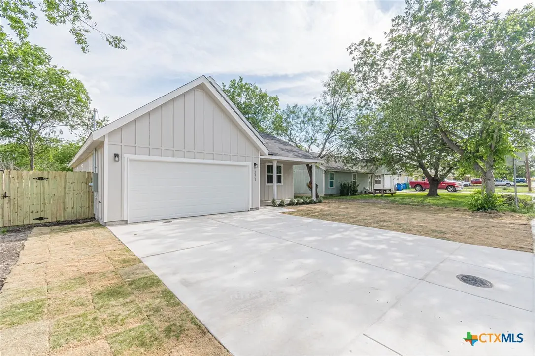 221 Roosevelt Drive, Seguin, TX 78155 - #1