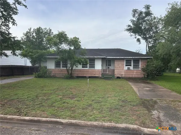 903 E Mistletoe Avenue, Victoria, TX 77901