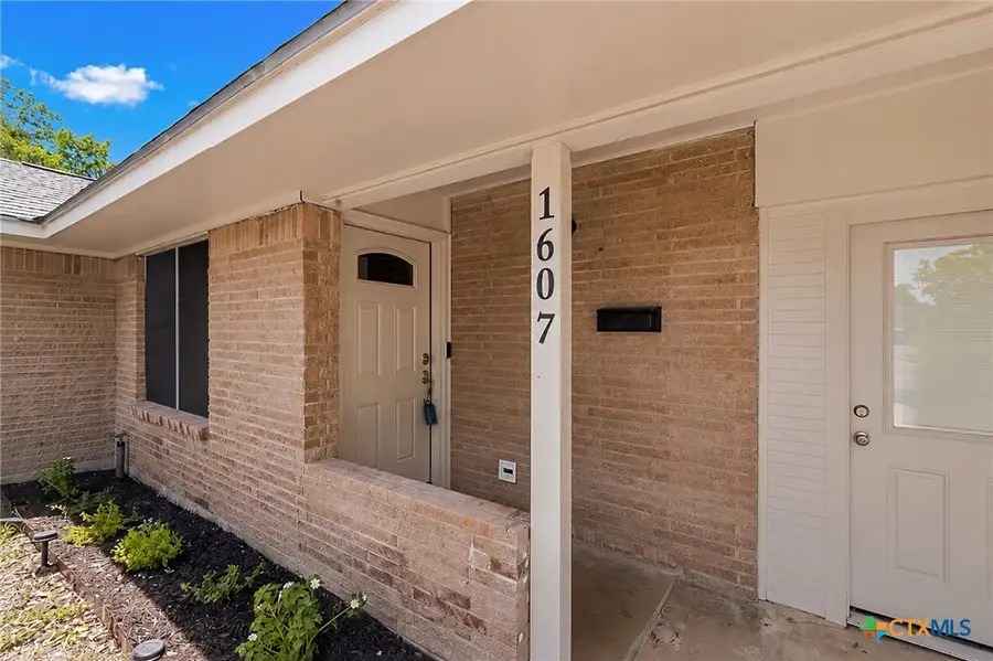 1607 Bexar Avenue, Victoria, TX 77901 - #2