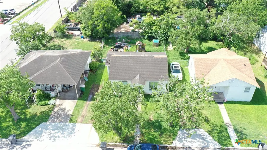 1105 E San Antonio Street, Victoria, TX 77901 - #2