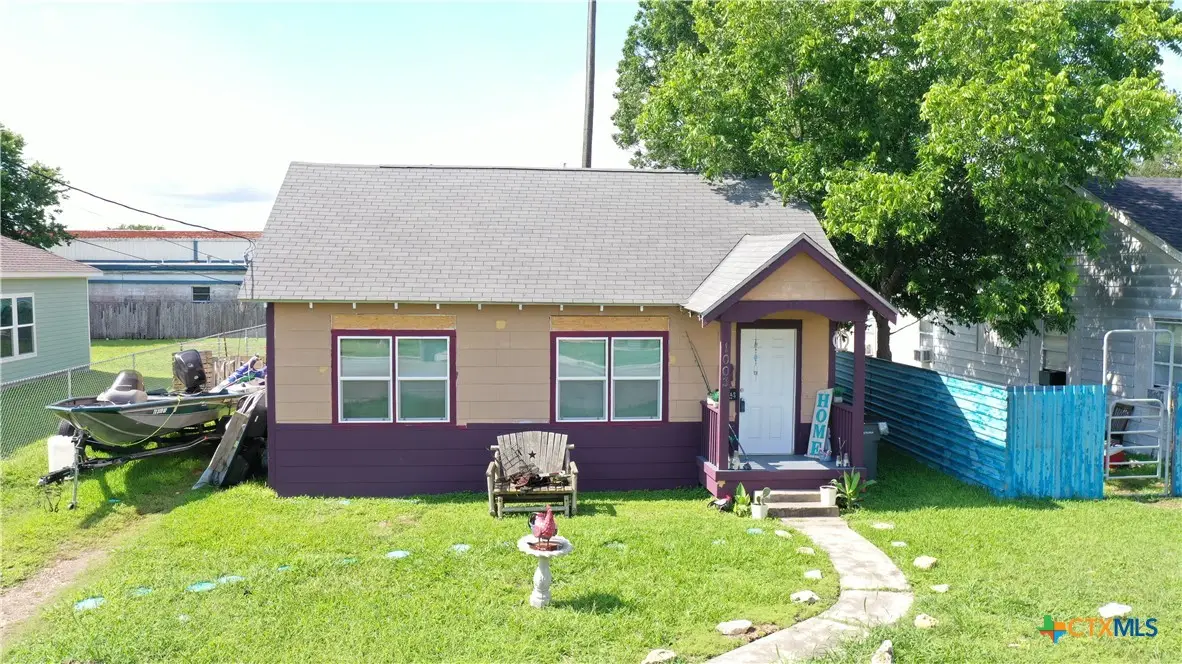 1003 E San Antonio Street, Victoria, TX 77901 - #1