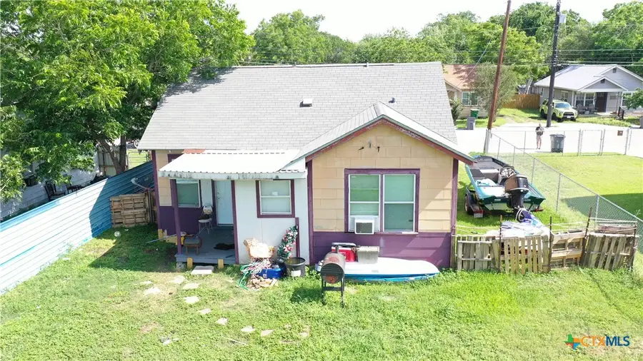 1003 E San Antonio Street, Victoria, TX 77901 - #2