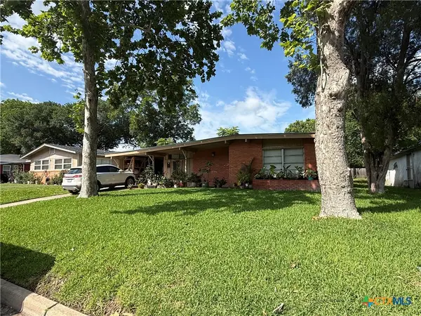 3606 Greenwood Street, Victoria, TX 77901
