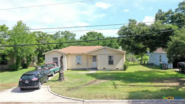 1904 E Red River Street, Victoria, TX 77901
