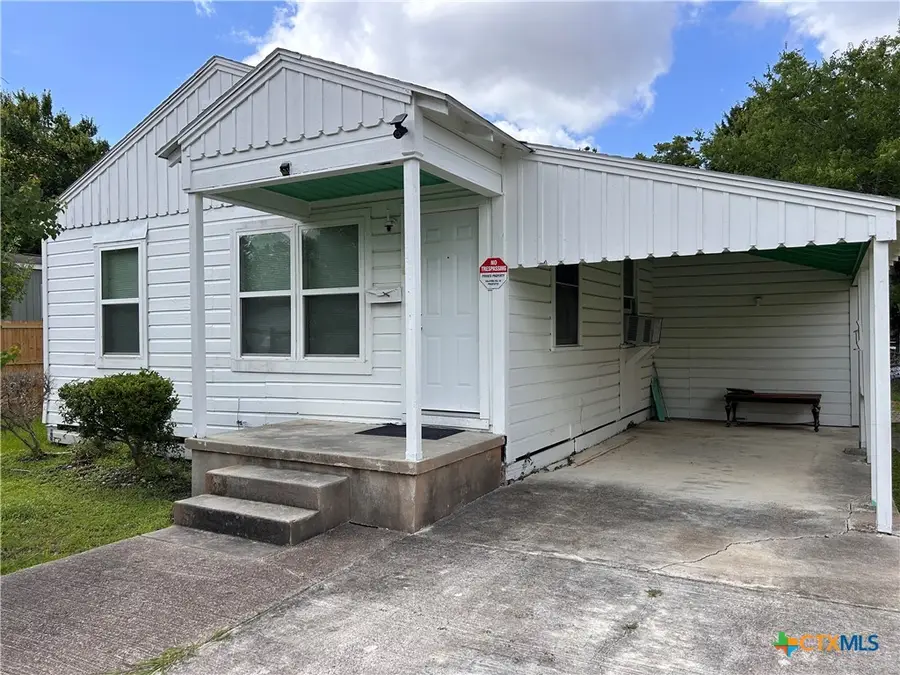 1307 E Mistletoe Avenue, Victoria, TX 77901 - #2