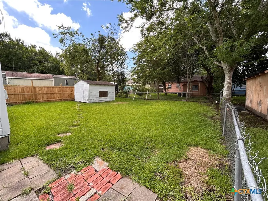 1307 E Mistletoe Avenue, Victoria, TX 77901 - #3