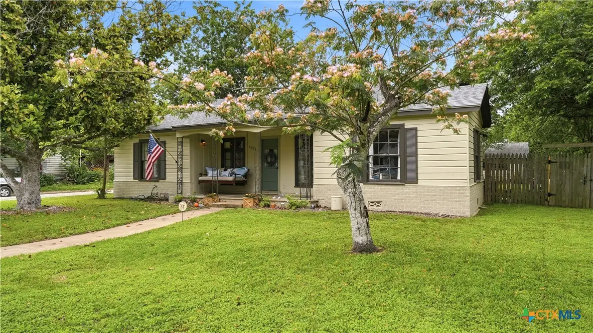 1031 E Walnut Street, Seguin, TX 78155 - #1