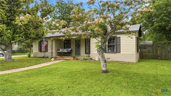 1031 E Walnut Street, Seguin, TX 78155