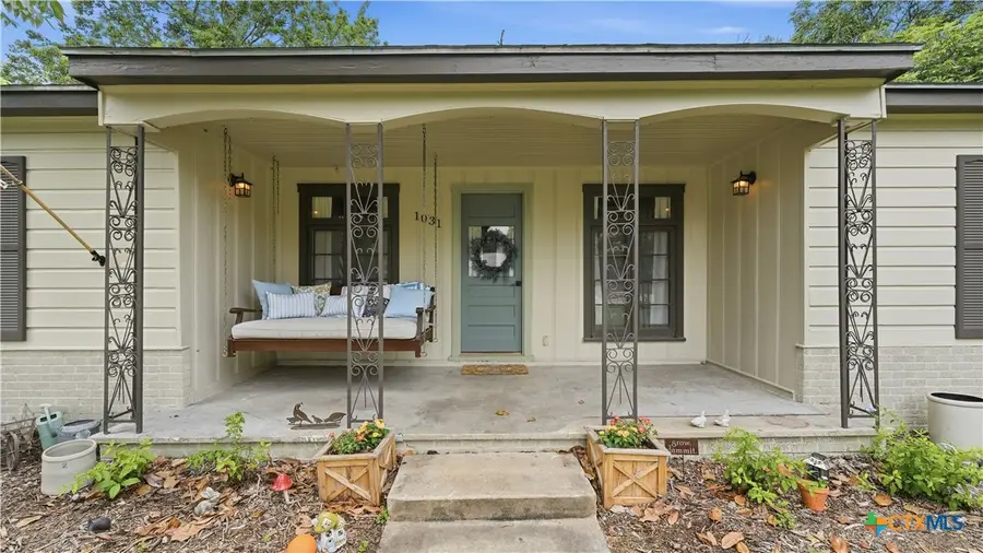 1031 E Walnut Street, Seguin, TX 78155 - #2